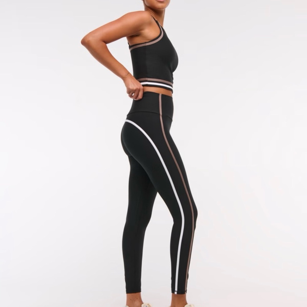 Abercrombie & Fitch Black and White Women's Leggings